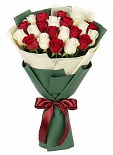 Букет Микс из красных и белых роз в Вольгинский