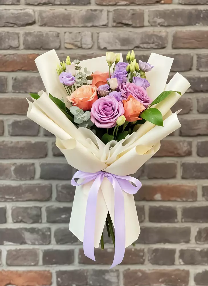 Букет цветов из: Лизиантусы и Розы в Вольгинский