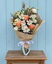 Букет цветов из:  Альстромерии, Лизиантусы, Розы и Хризантемы в Вольгинский