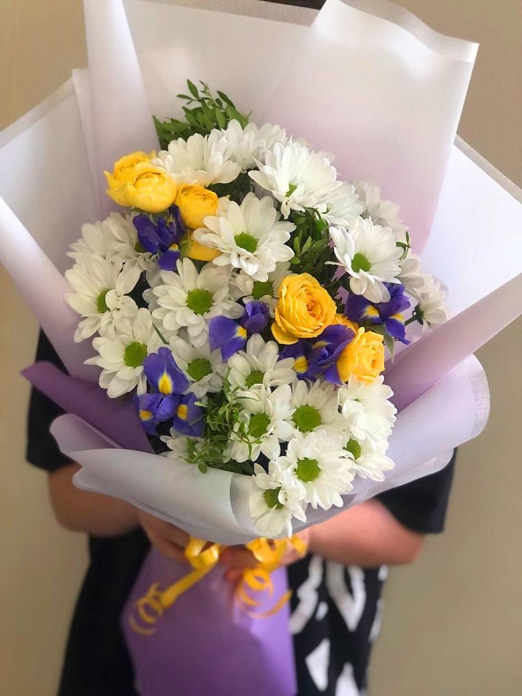 Букет цветов из: Ирисы, Хризантемы и Розы в Вольгинский