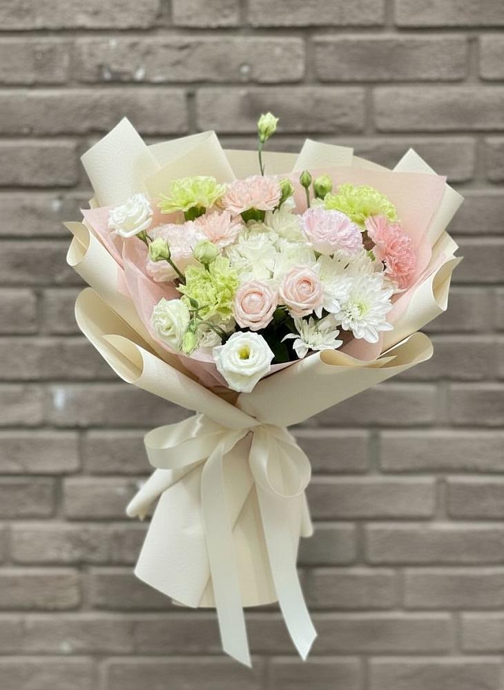 Букет цветов из: Гвоздики, Розы, Лизиантусы и Хризантемы в Вольгинский