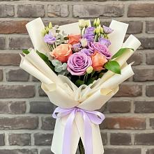 Букет цветов из:  Лизиантусы и Розы в Вольгинский