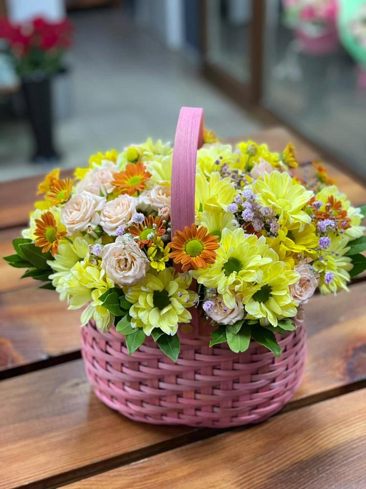 Цветочная композиция из Хризантемы и Розы в корзине в Вольгинский