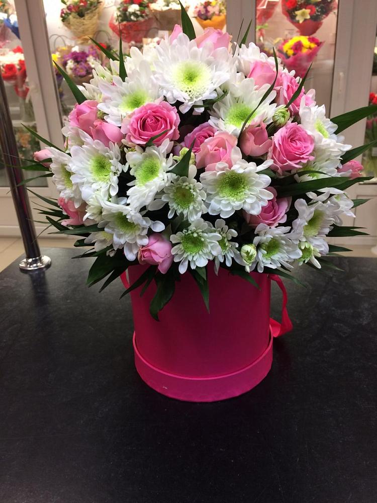 Цветочная композиция из Розы и Хризантемы в шляпной коробке в Вольгинский