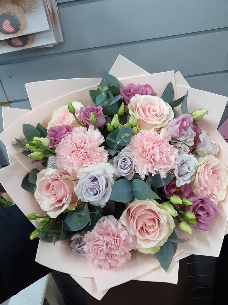 Букет цветов из: Розы, Гвоздики и Лизиантусы в Вольгинский